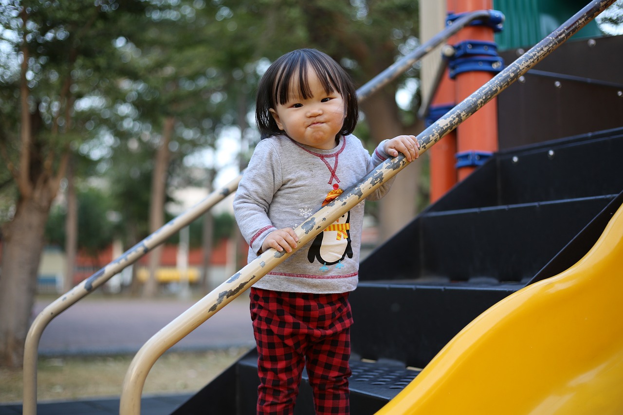 野外生孕妈供卵生的宝宝视频大全（在野外生孕妈供卵生的宝宝的视频）